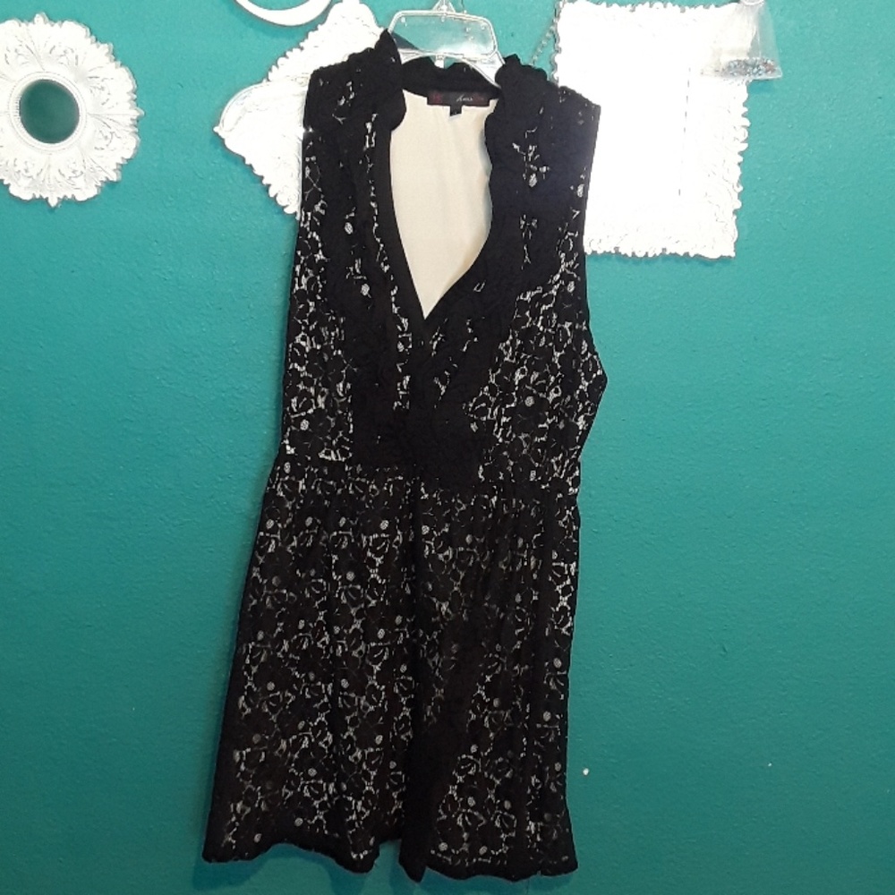 Black lace dress - Picture 1 of 3